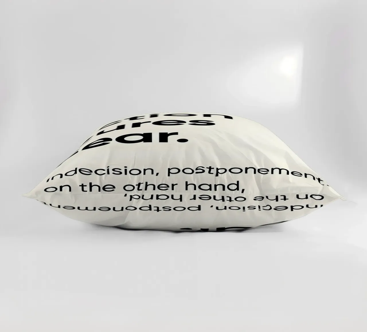 Action cures fear cuscino da Type & Tape