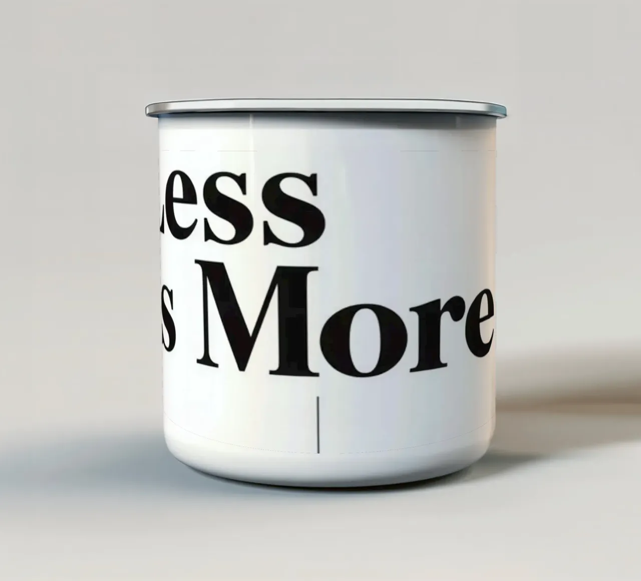 Testo nero Less is More sopra la stella a quattro punti tazza in smalto da DesignDoodle