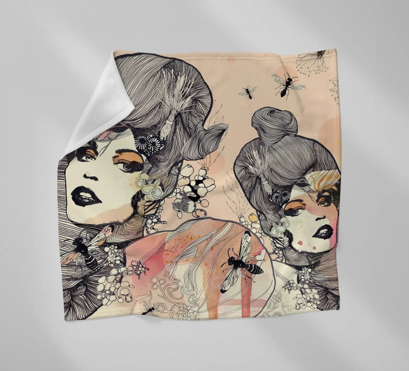 wasps Fleecedecke von Giulio Iurissevich