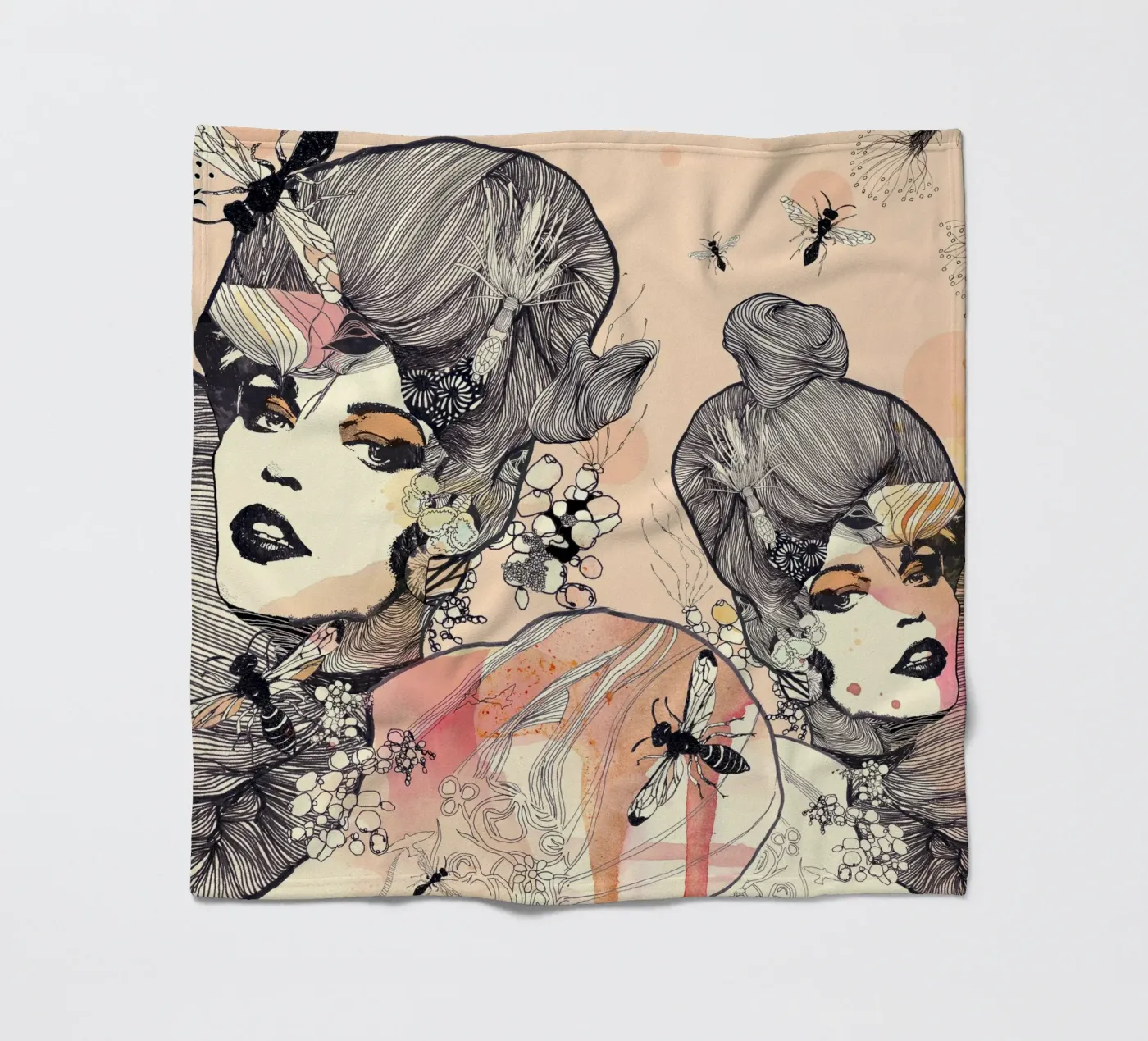 wasps Fleecedecke von Giulio Iurissevich