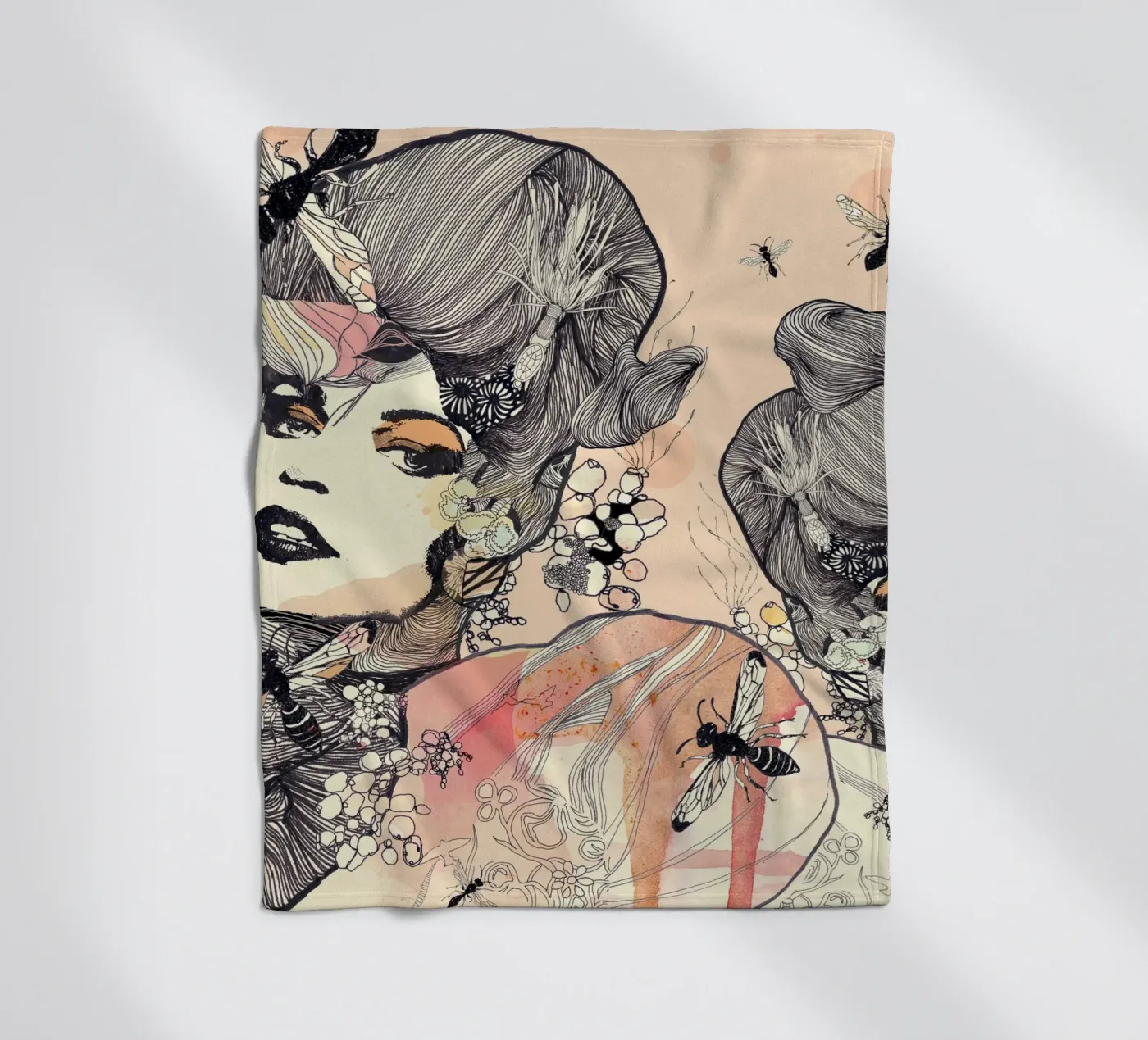 wasps Fleecedecke von Giulio Iurissevich