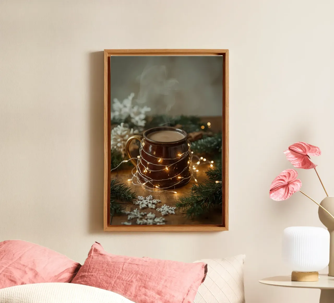 Tazza marrone con fiocchi di neve e sempreverdi luminosi tela con Cornice a cassetta da DesignDoodle