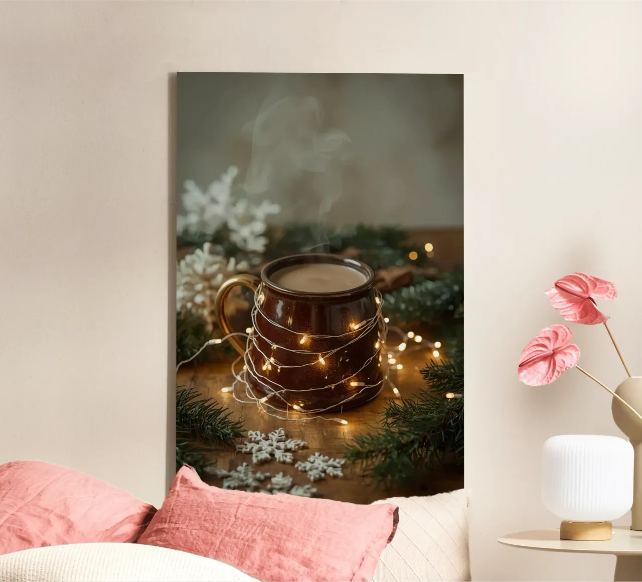 Tazza marrone con fiocchi di neve e sempreverdi luminosi tela con Cornice a cassetta da DesignDoodle