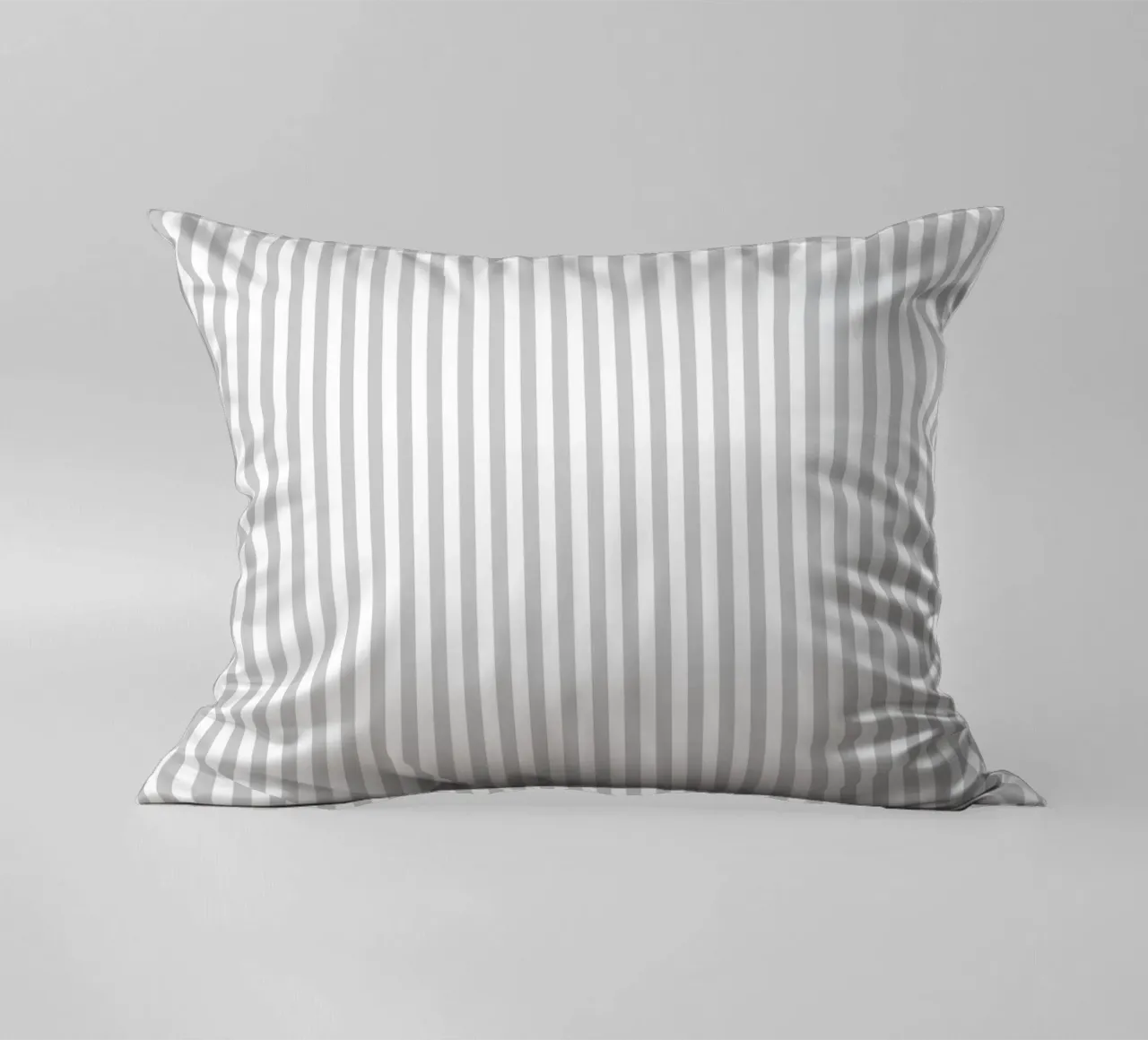Minimal Basic Classic Bold Stripes 2 | Bianco e grigio chiaro cuscino da Beauty in Simplicity