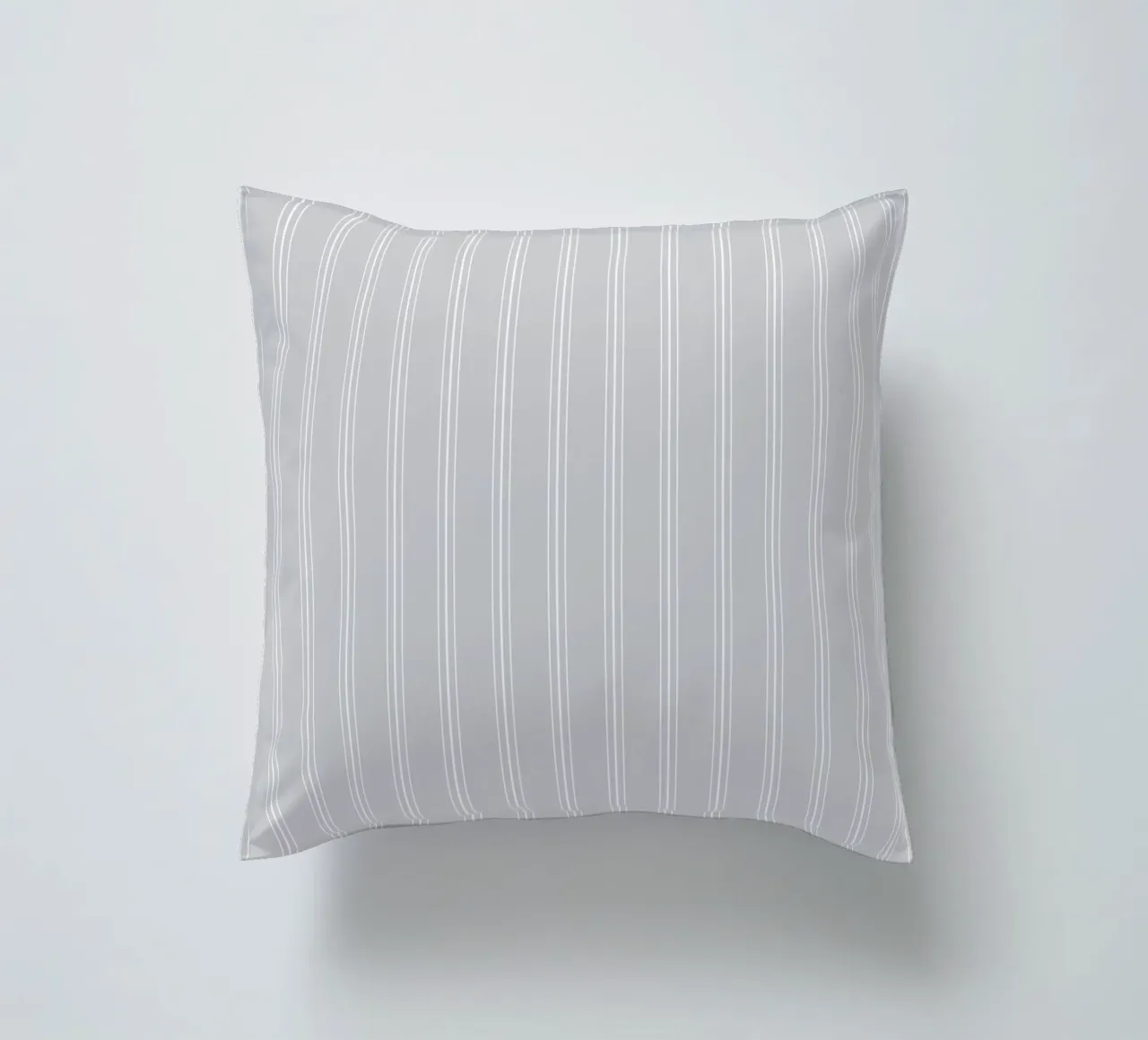 Minimal Classic Scandi a strisce miste | Bianco e grigio chiaro cuscino da Beauty in Simplicity