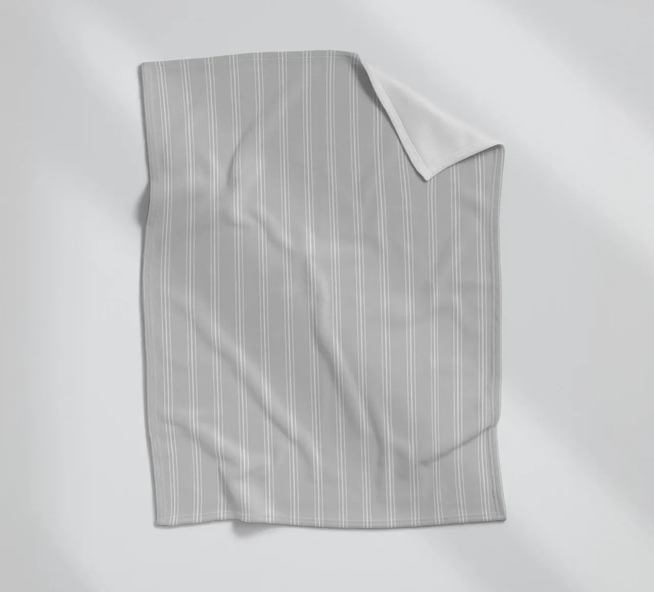 Minimal Classic Scandi a strisce miste | Bianco e grigio chiaro coperta in pile da Beauty in Simplicity