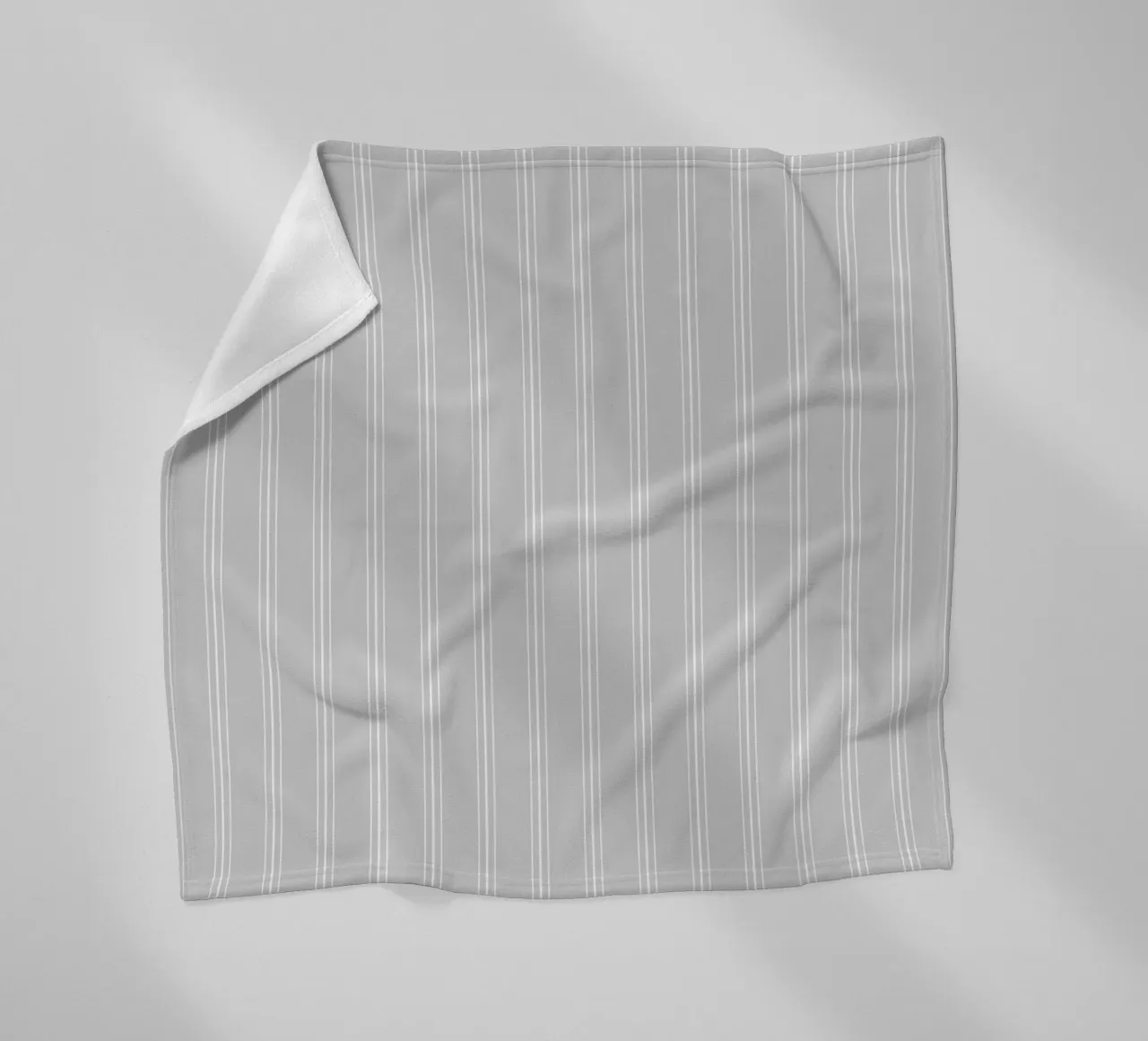 Minimal Classic Scandi a strisce miste | Bianco e grigio chiaro coperta in pile da Beauty in Simplicity