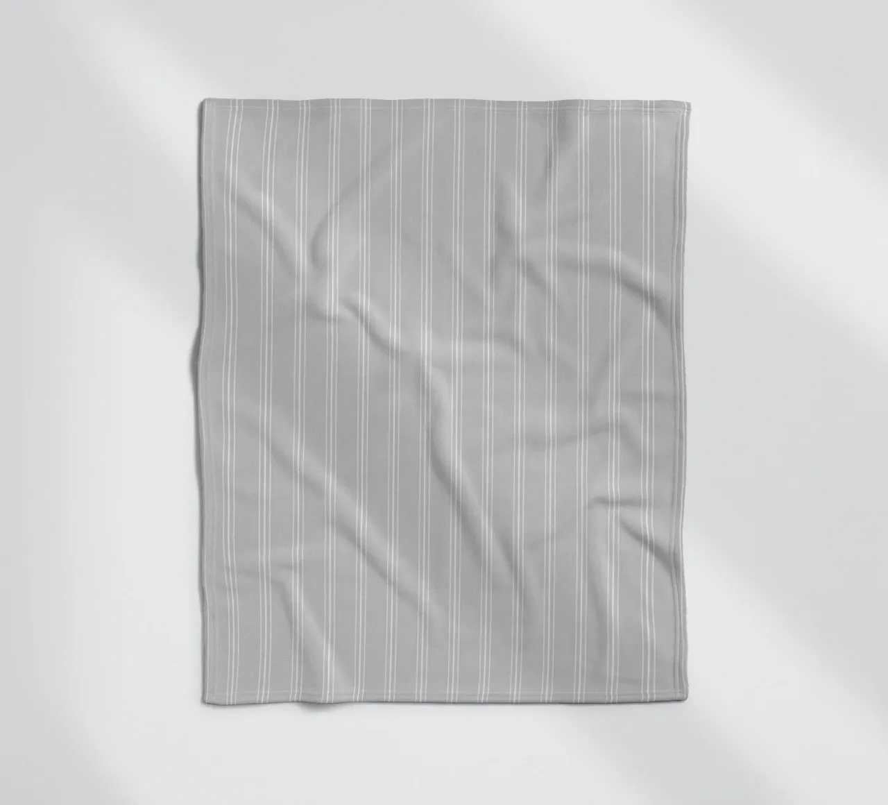 Minimal Classic Scandi a strisce miste | Bianco e grigio chiaro coperta in pile da Beauty in Simplicity