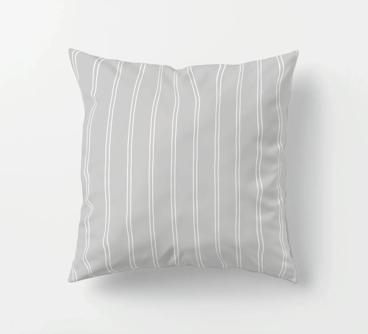 Minimal Basic Classic a doppie strisce bianche su grigio chiaro cuscino da Beauty in Simplicity