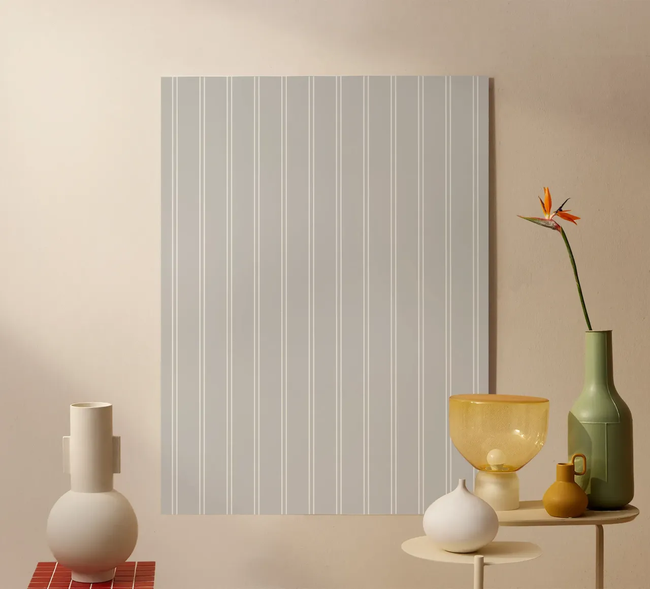 Minimal Basic Classic a doppie strisce bianche su grigio chiaro plexiglass da Beauty in Simplicity