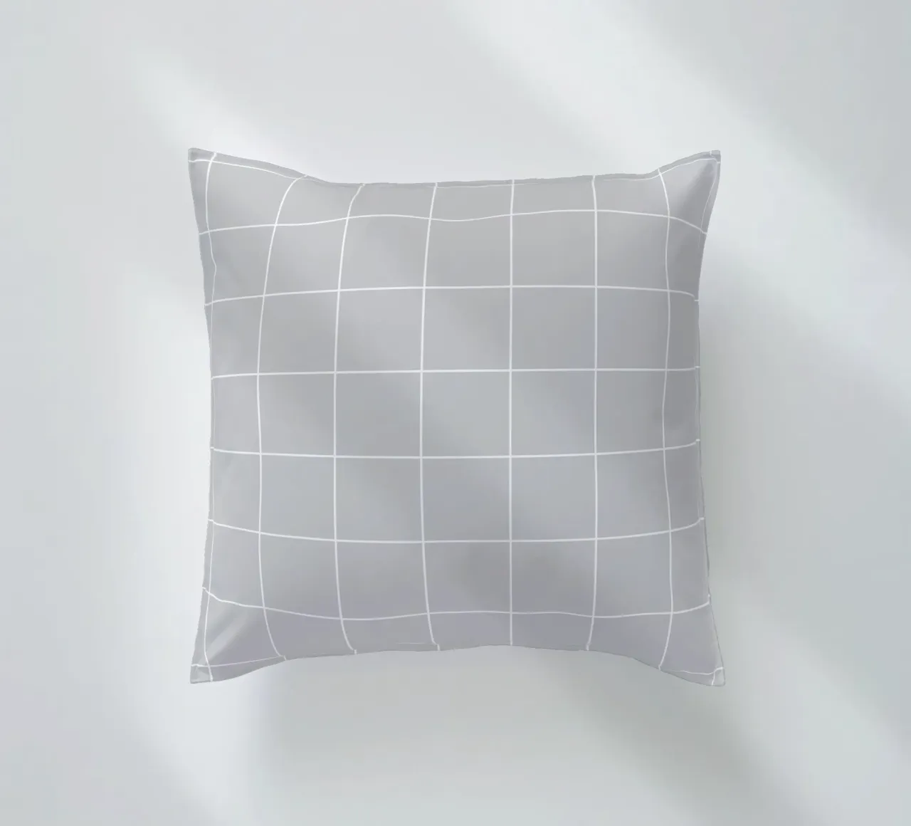 Minimal Basic Classic Big Grid | Bianco su grigio chiaro cuscino da Beauty in Simplicity