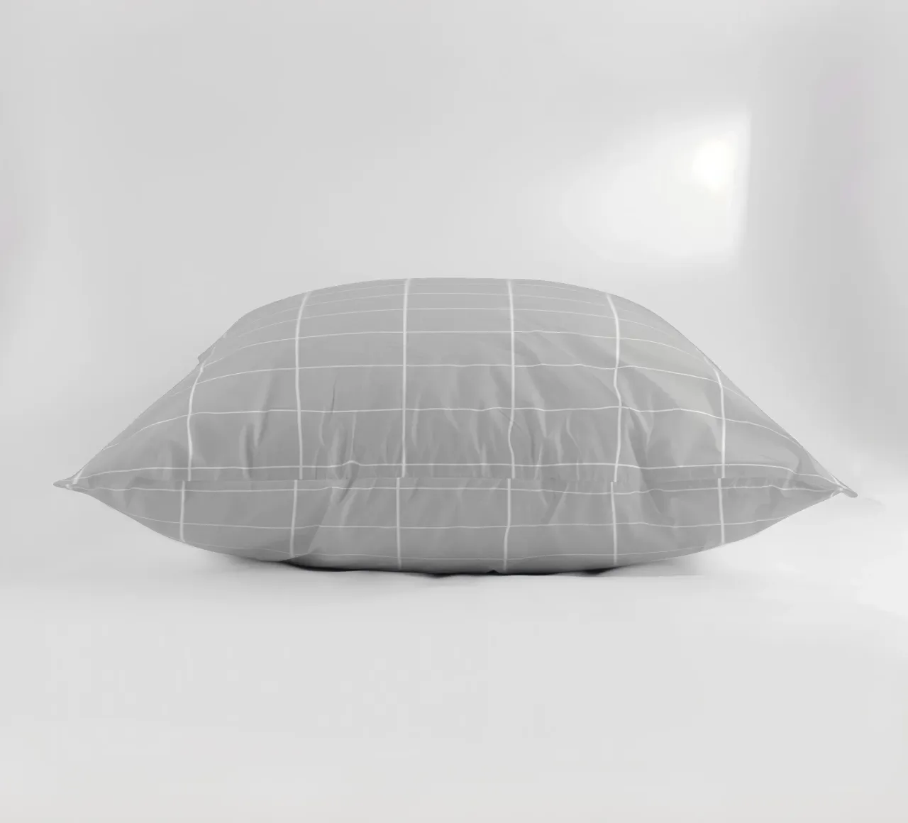 Minimal Basic Classic Big Grid | Bianco su grigio chiaro cuscino da Beauty in Simplicity