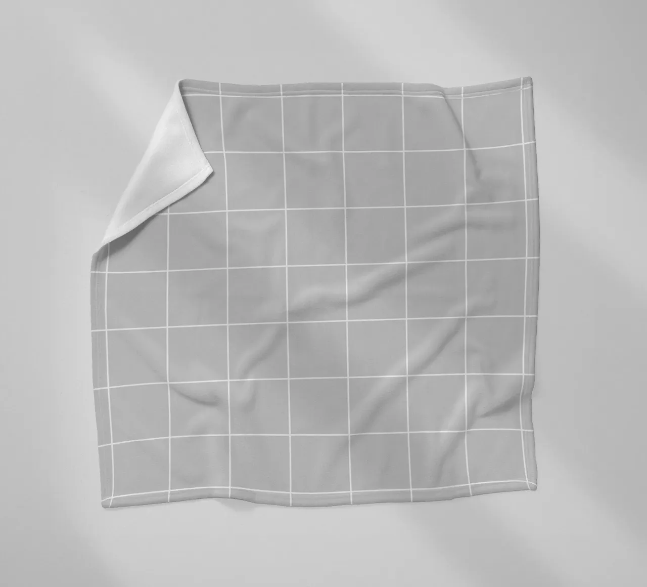 Minimal Basic Classic Big Grid | Bianco su grigio chiaro coperta in pile da Beauty in Simplicity