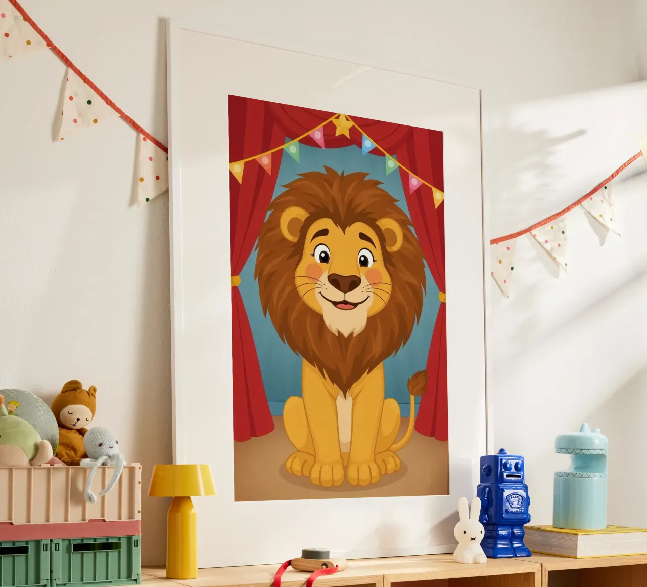 Leone dei cartoni animati seduto davanti a tende e striscioni rossi poster con telaio in plastica da DesignDoodle