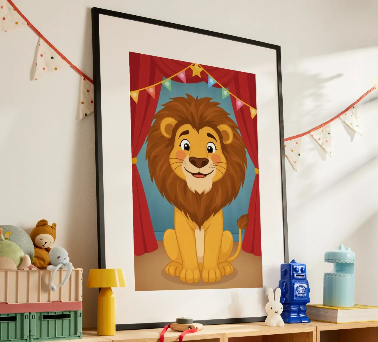 Leone dei cartoni animati seduto davanti a tende e striscioni rossi poster con telaio in plastica da DesignDoodle