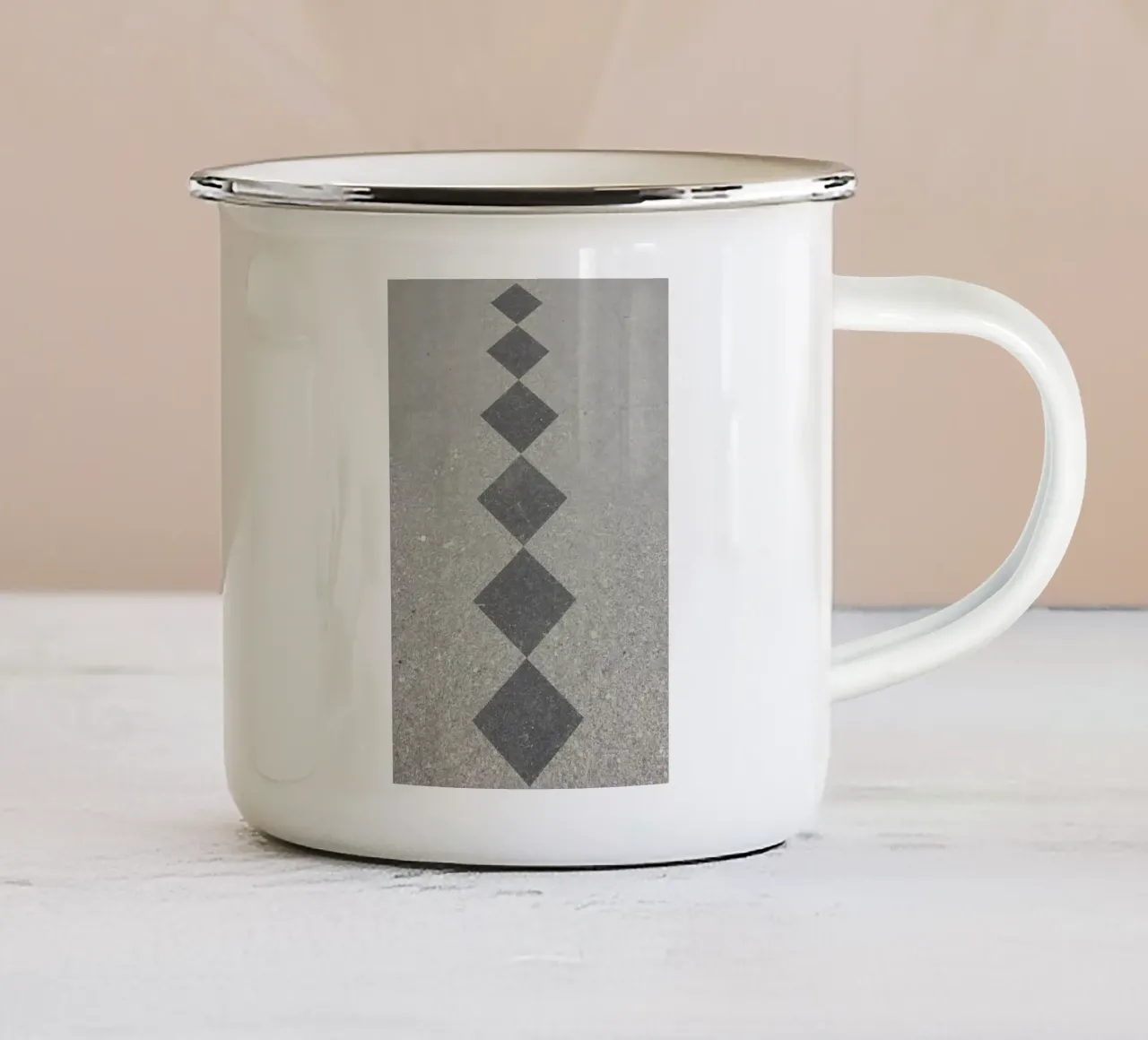 Superficie in calcestruzzo con intarsio a diamante tazza in smalto da DesignDoodle