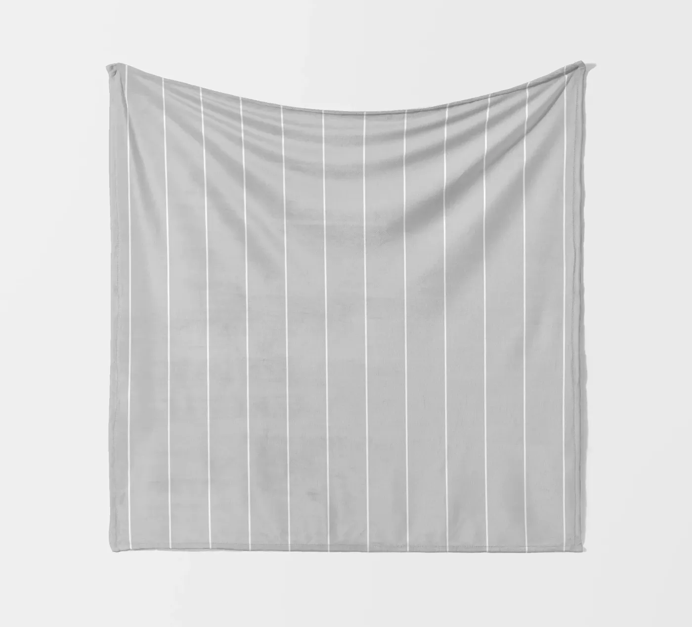Minimal Basic Classic Stripes | Weiß auf Hellgrau Fleecedecke von Beauty in Simplicity