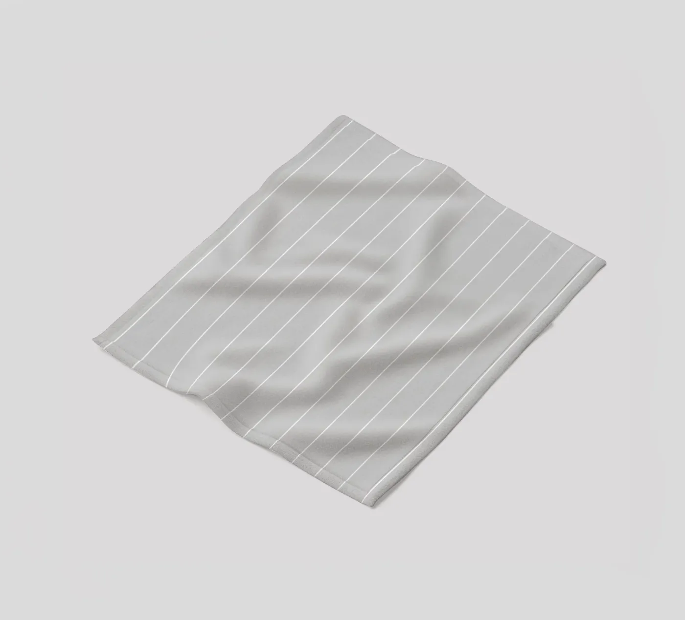 Minimal Basic Classic Stripes | Weiß auf Hellgrau Fleecedecke von Beauty in Simplicity