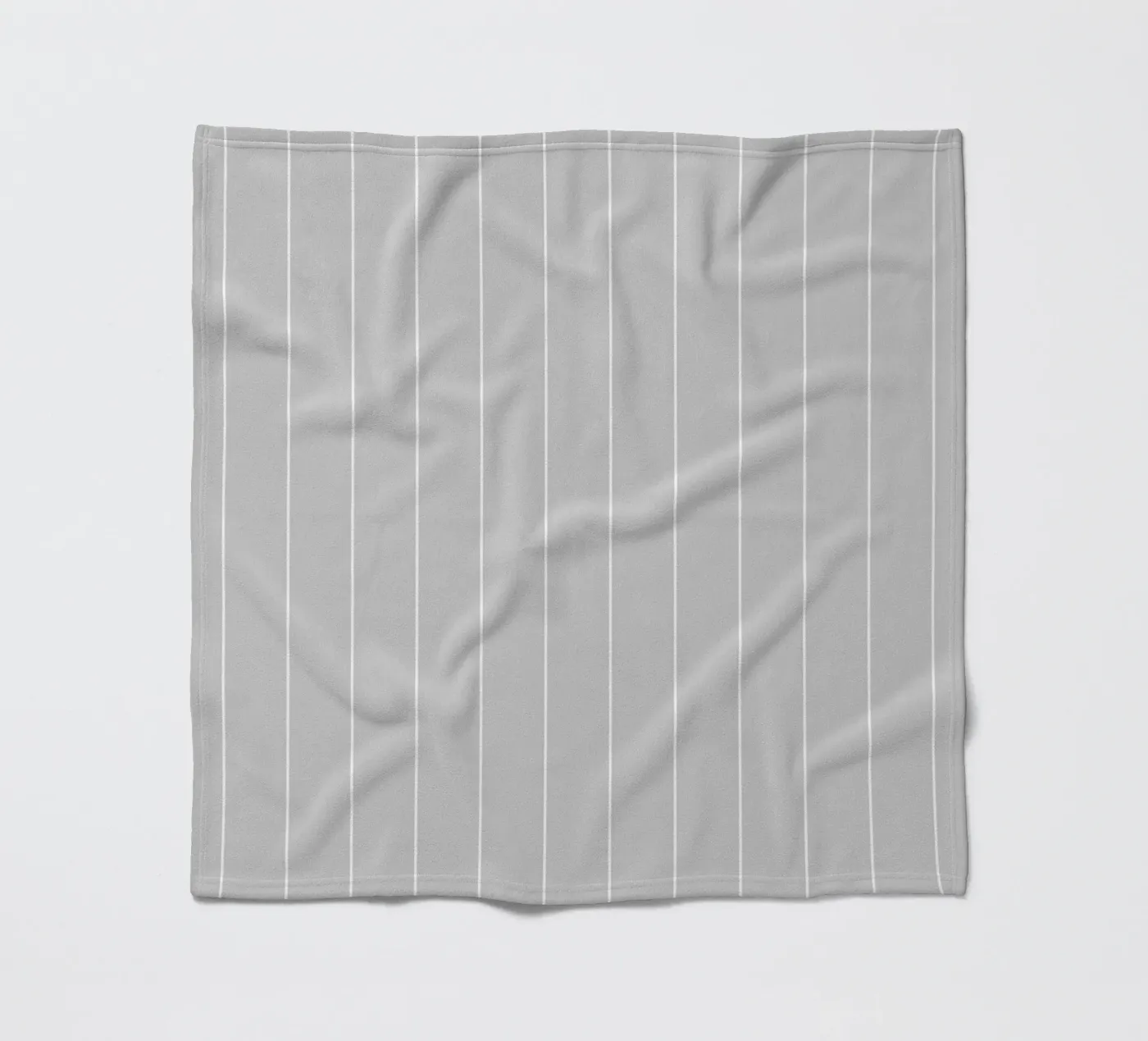Minimal Basic Classic Stripes | Weiß auf Hellgrau Fleecedecke von Beauty in Simplicity