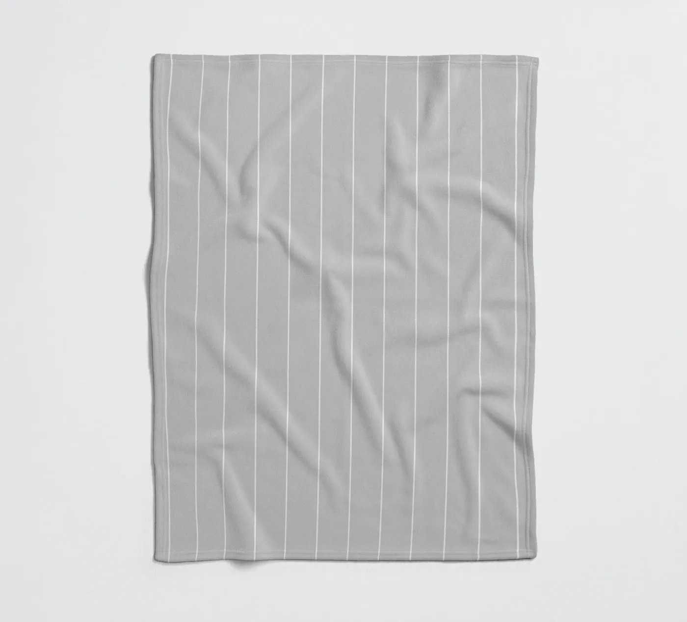 Minimal Basic Classic Stripes | Weiß auf Hellgrau Fleecedecke von Beauty in Simplicity