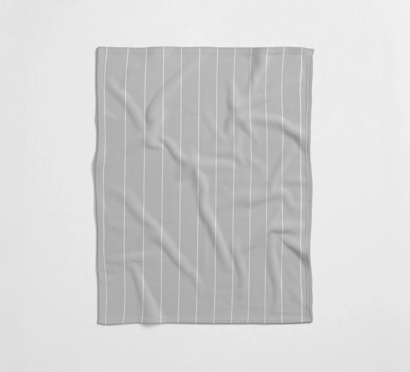 Minimal Basic Classic Stripes | Weiß auf Hellgrau Fleecedecke von Beauty in Simplicity