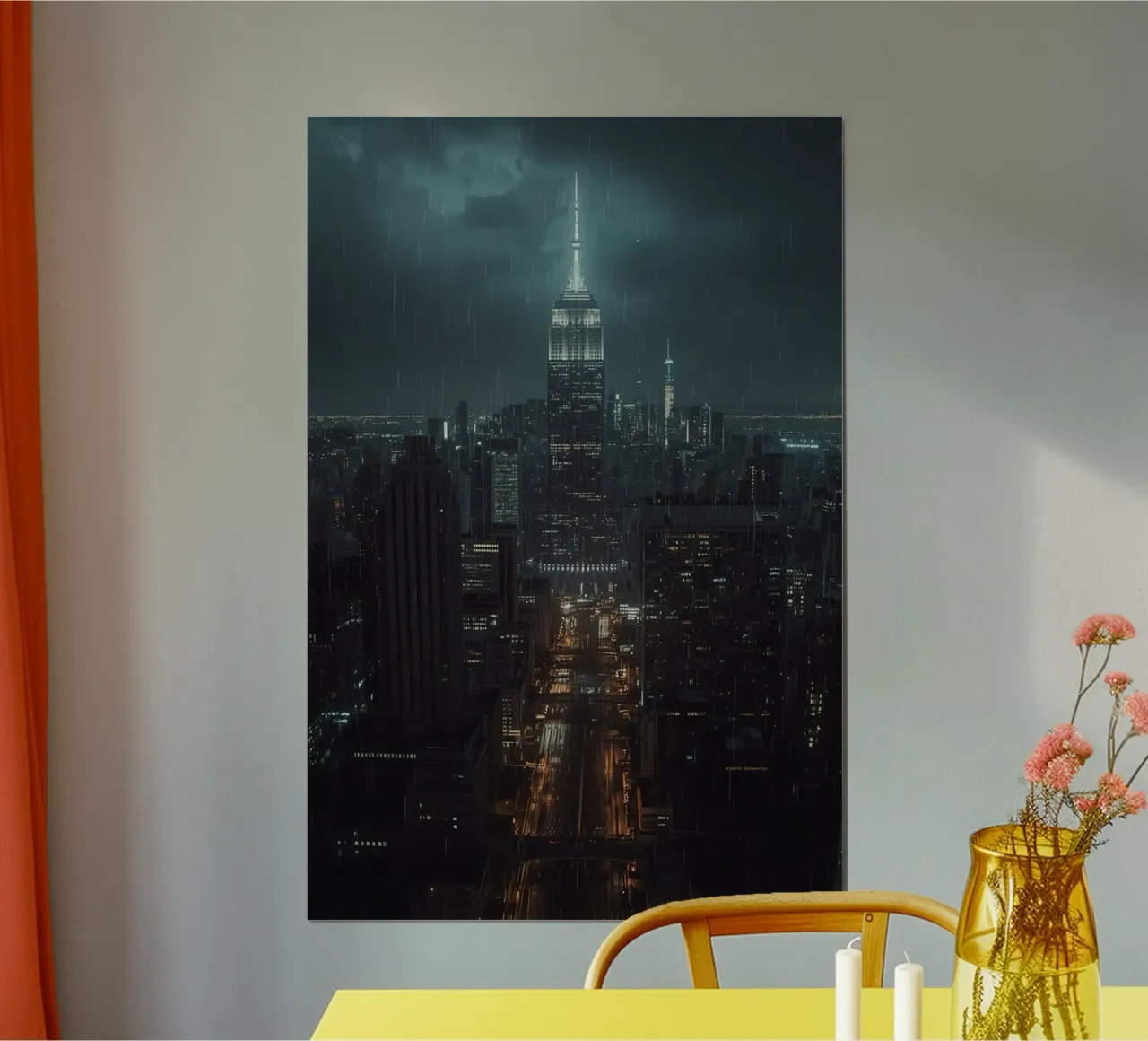 Empire State Building sotto la pioggia Paesaggio urbano di notte poster con telaio in legno da DesignDoodle