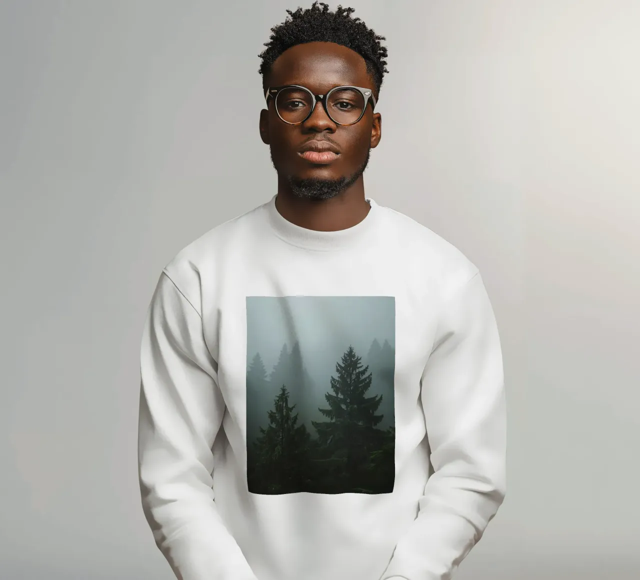 Alberi sempreverdi nella nebbia felpa da DesignDoodle