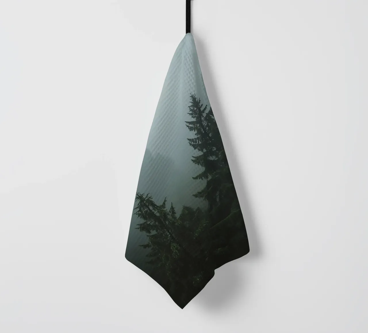 Evergreen Trees in Fog theedoek van DesignDoodle