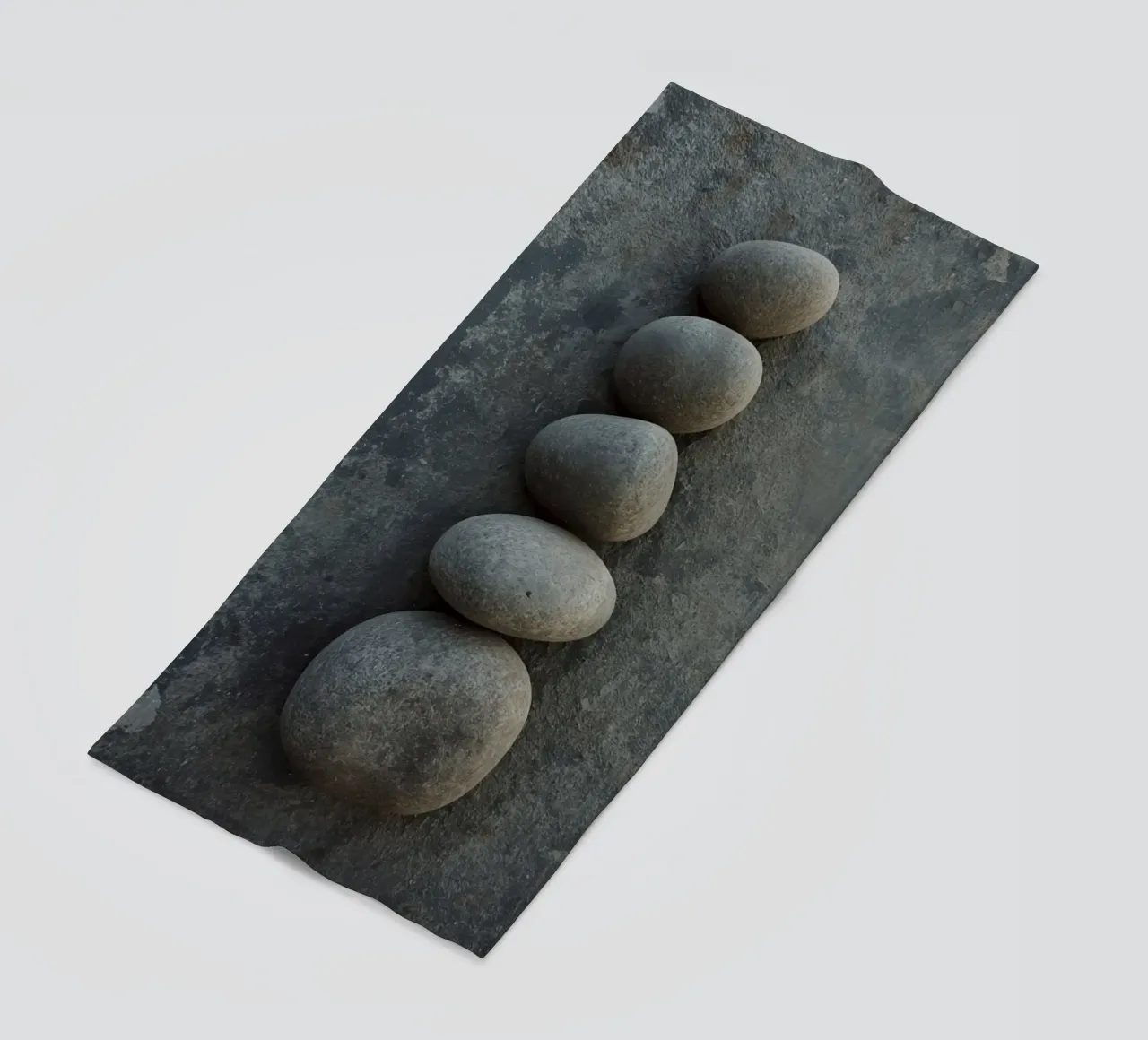 Cinque pietre grigie impilate verticalmente su una superficie strutturata telo mare da DesignDoodle