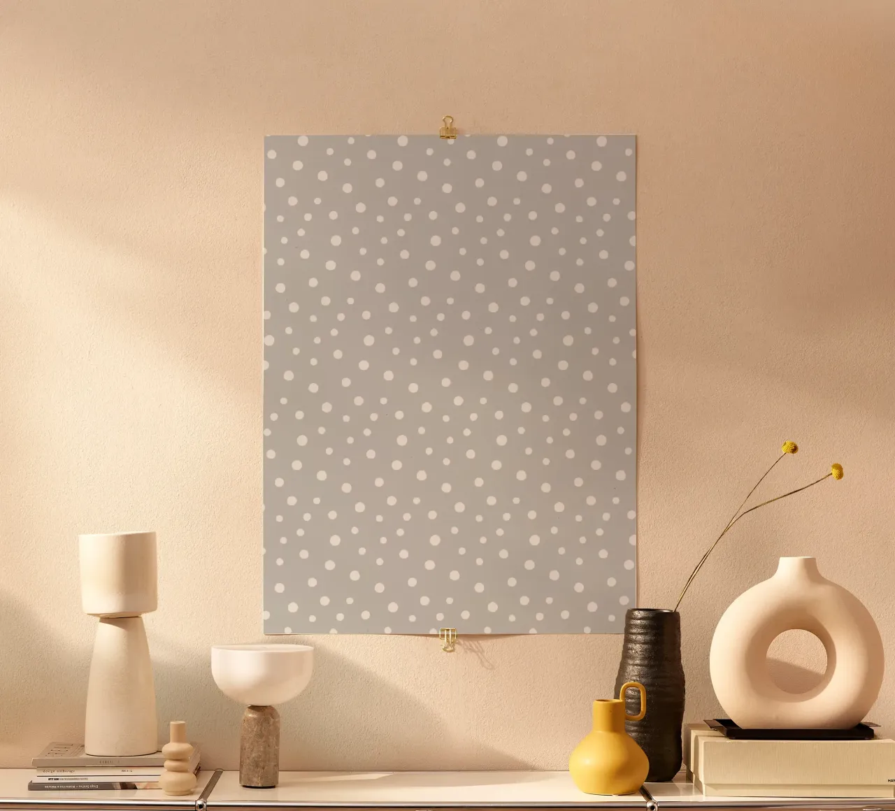 Minimal Chic Hand gezeichnet Polka Dots | Weiß auf Hellgrau Hahnemühle von Beauty in Simplicity