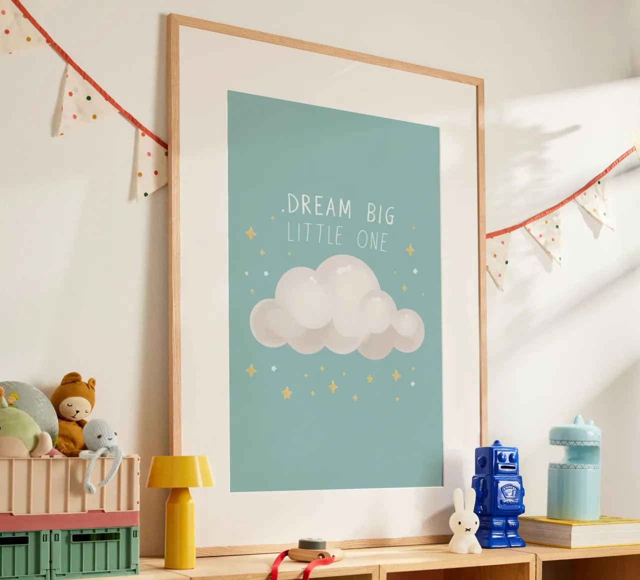 Sueña en grande pequeño con estrellas en forma de nube sobre fondo azul poster de DesignDoodle