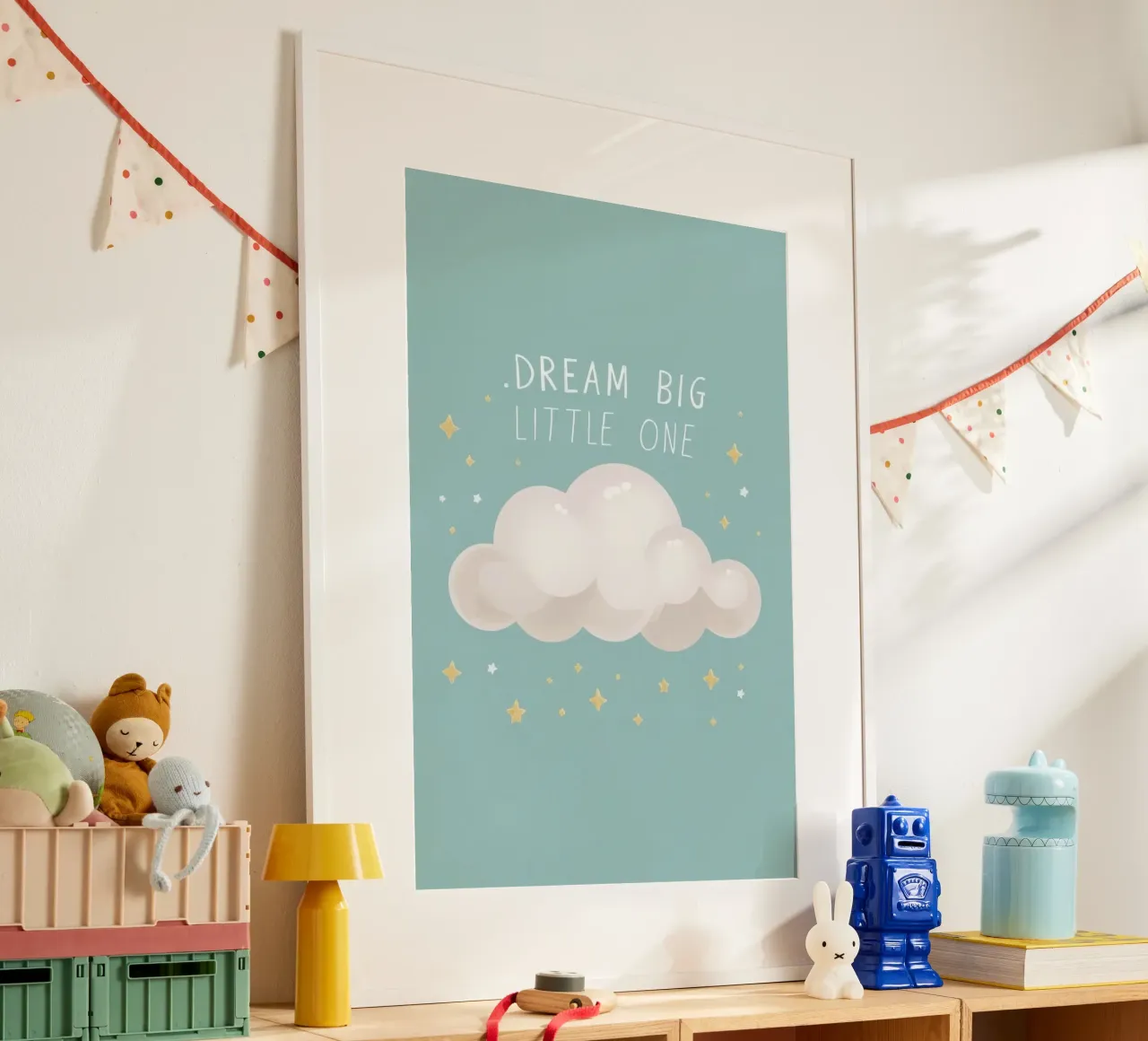 Sueña en grande pequeño con estrellas en forma de nube sobre fondo azul poster de DesignDoodle