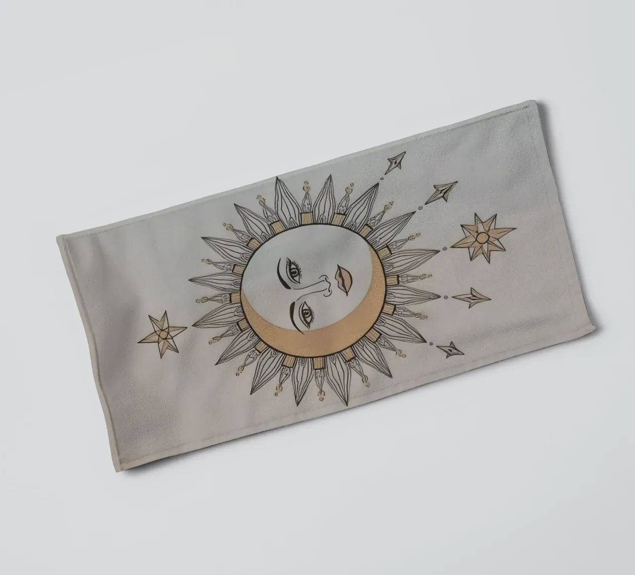 Sun-Moon Face with Stars on White Background asciugamano da bagno da DesignDoodle