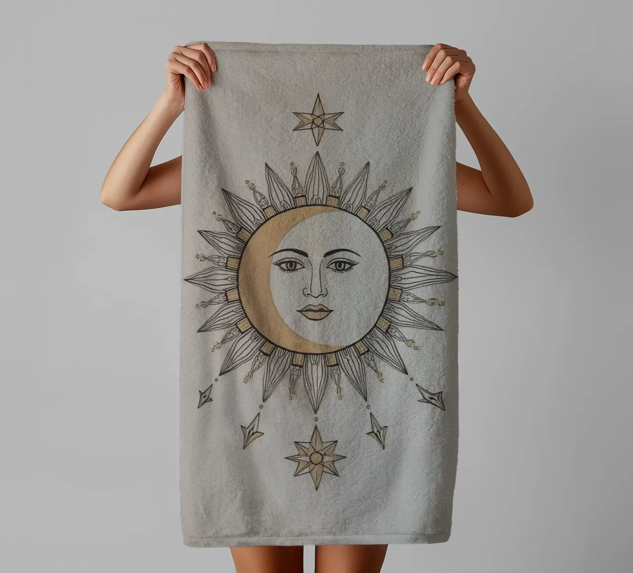Sun-Moon Face with Stars on White Background asciugamano da bagno da DesignDoodle