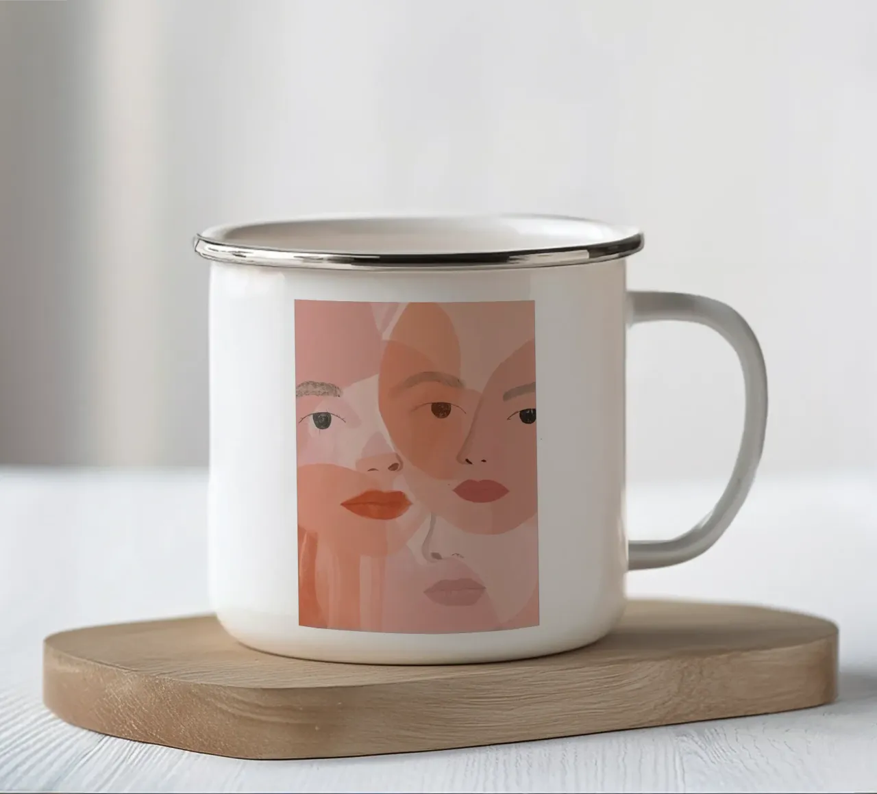 Tre volti sovrapposti in rosa e arancione tazza in smalto da DesignDoodle
