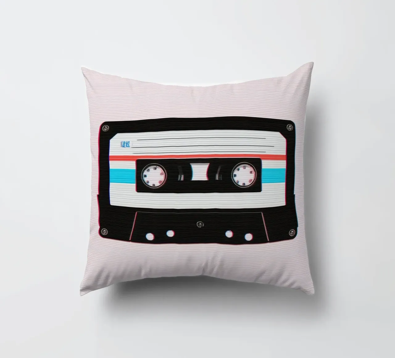 Nastro a cassetta con effetto glitch su sfondo a righe cuscino da DesignDoodle