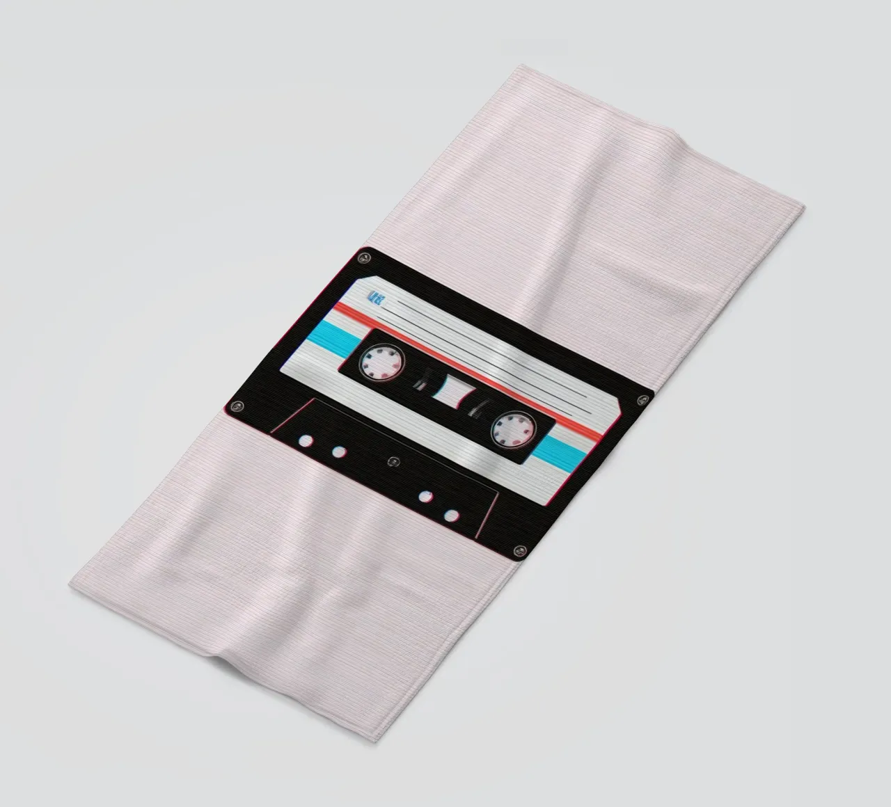 Nastro a cassetta con effetto glitch su sfondo a righe telo mare da DesignDoodle