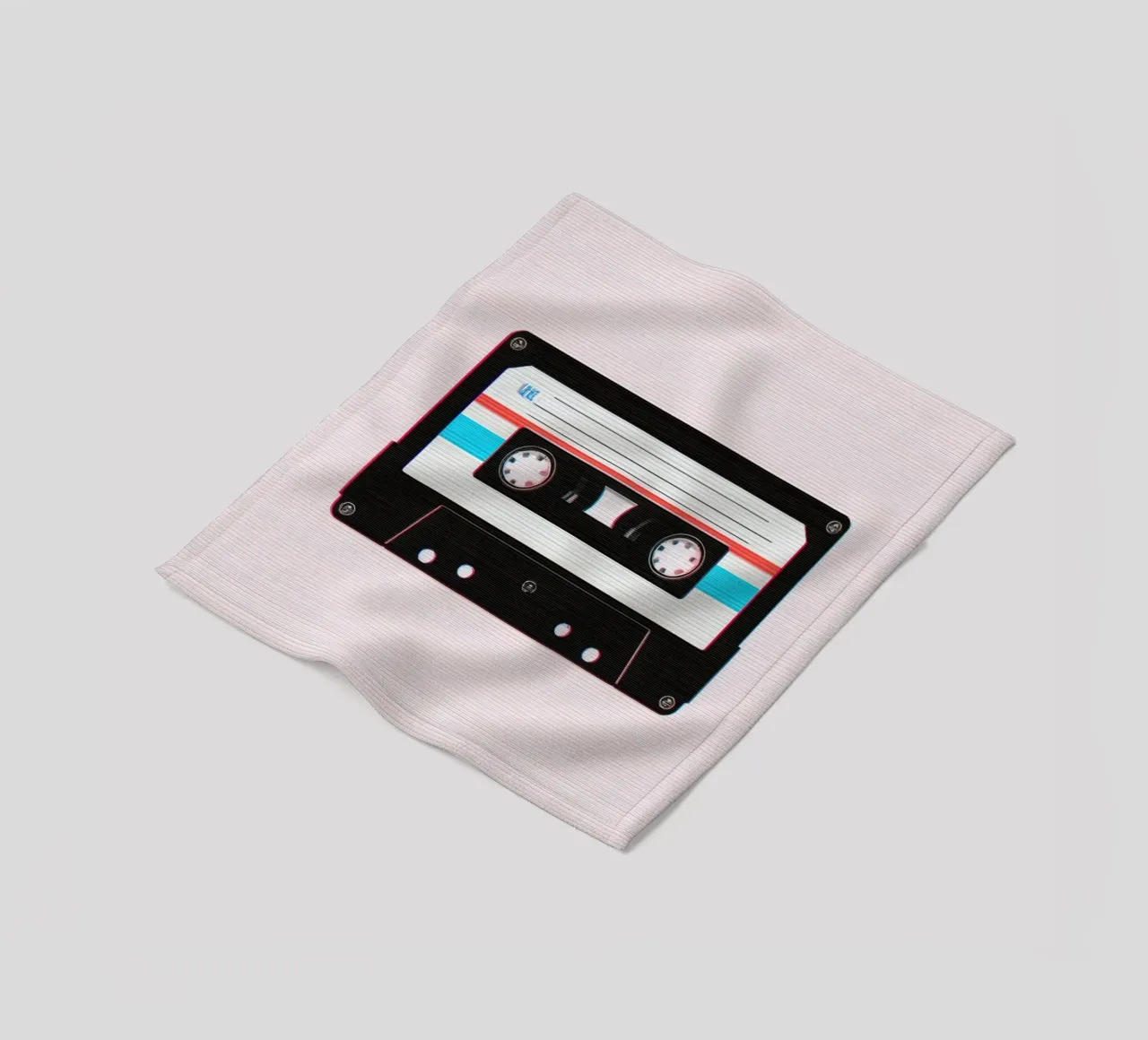 Nastro a cassetta con effetto glitch su sfondo a righe coperta in pile da DesignDoodle