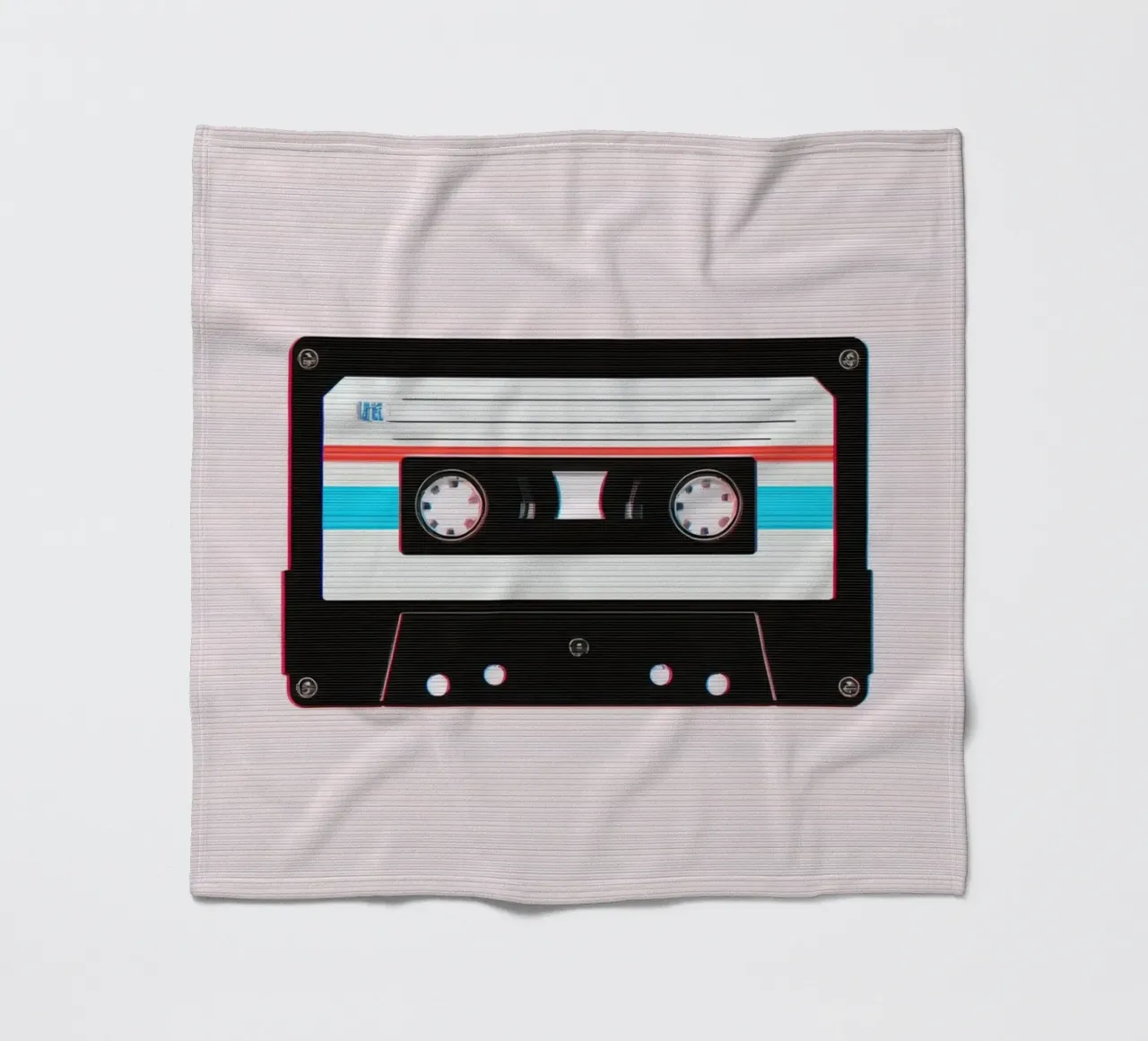 Nastro a cassetta con effetto glitch su sfondo a righe coperta in pile da DesignDoodle