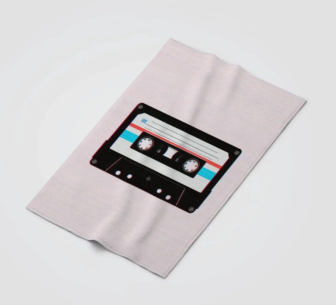 Nastro a cassetta con effetto glitch su sfondo a righe coperta in pile da DesignDoodle
