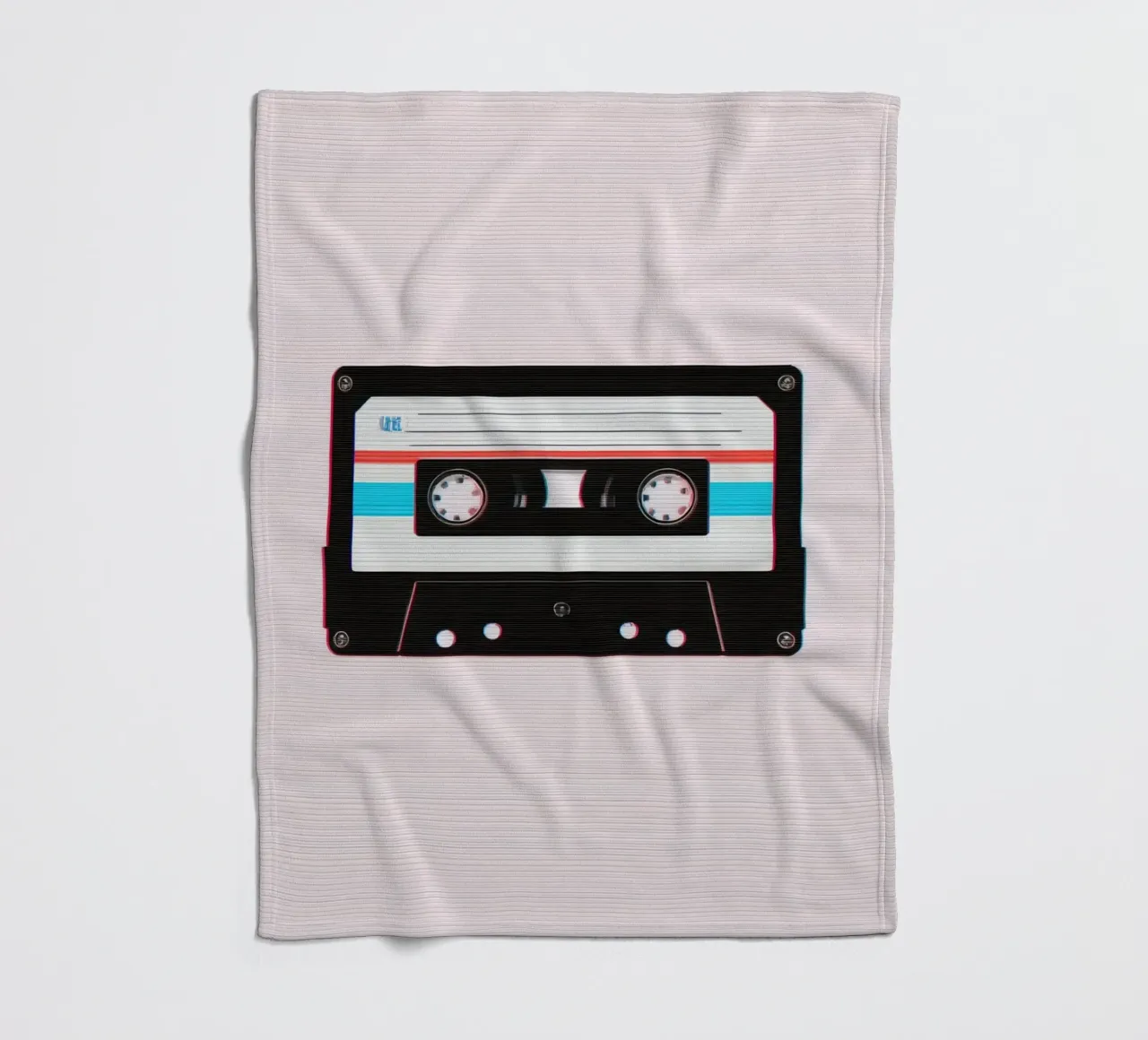 Nastro a cassetta con effetto glitch su sfondo a righe coperta in pile da DesignDoodle