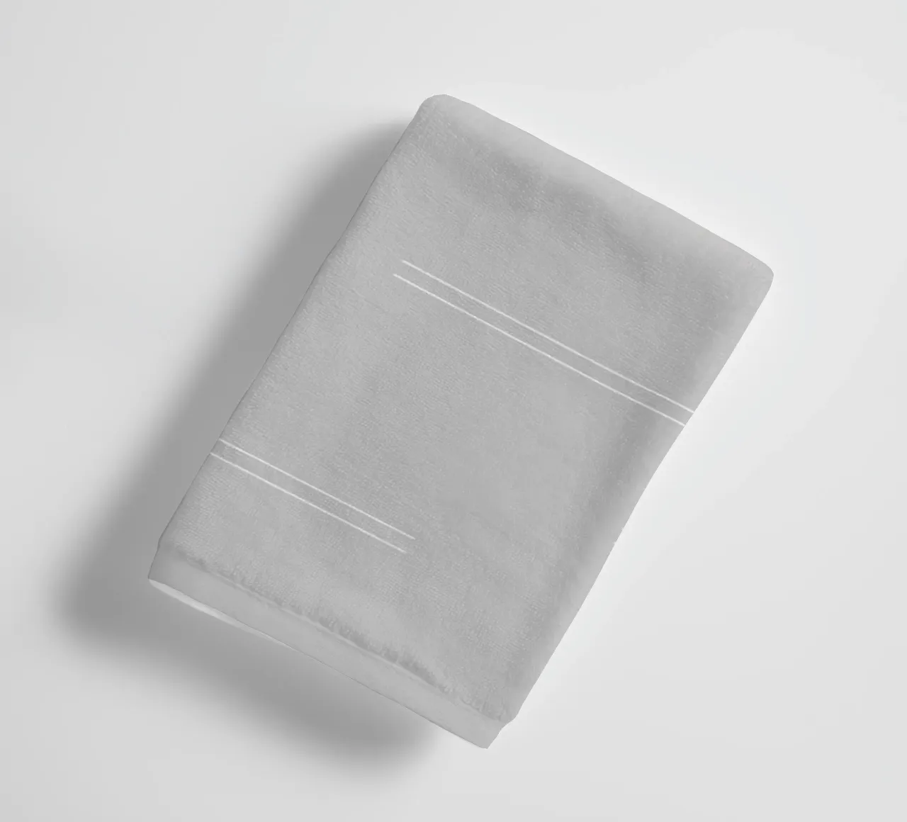 Minimal Abstract Mudcloth Double Lines | Weiß auf Hellgrau Handtuch von Beauty in Simplicity