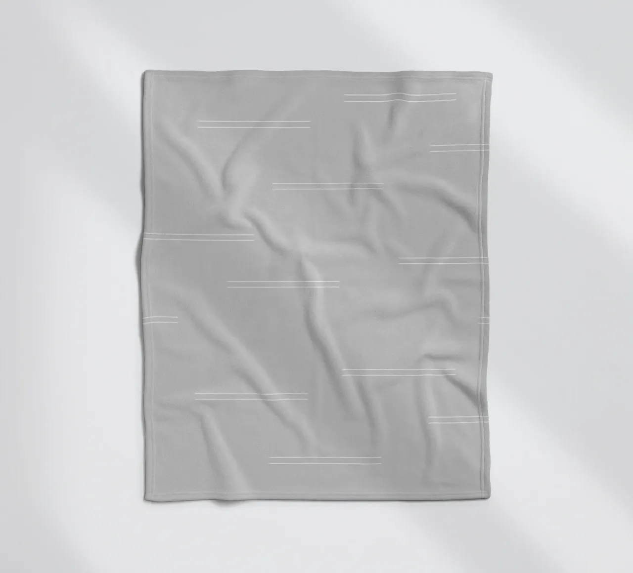 Minimal Abstract Mudcloth Double Lines | Weiß auf Hellgrau Fleecedecke von Beauty in Simplicity