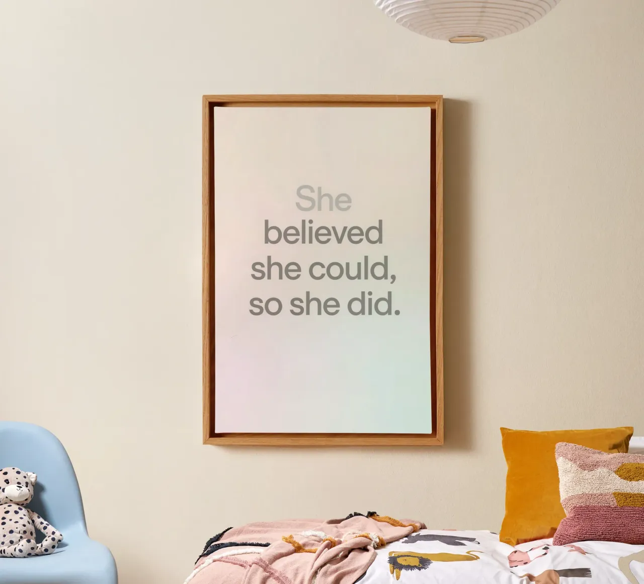 Sie glaubte, sie könnte es, also tat sie es: Gradient Background Leinwand mit Schattenfugenrahmen von DesignDoodle
