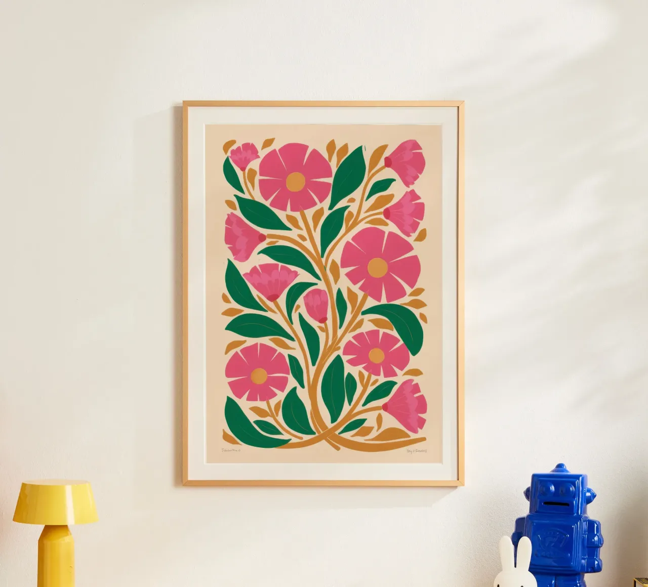 Abbraccio di petali vibranti poster da Astra Mist