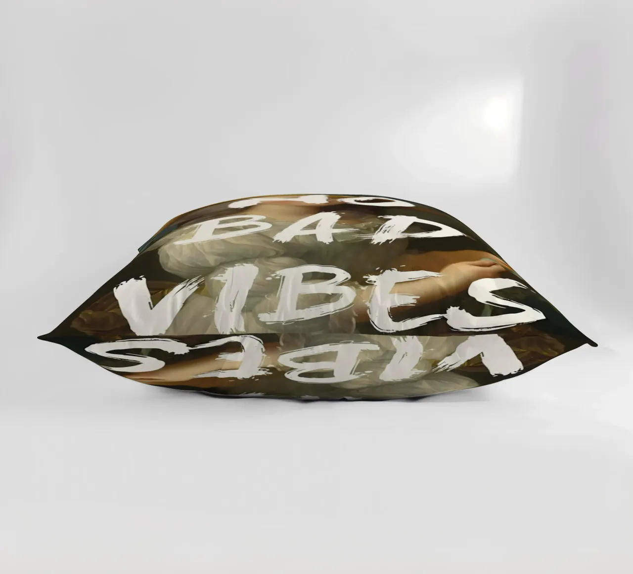 'No Bad Vibes' cuscino da Type & Tape