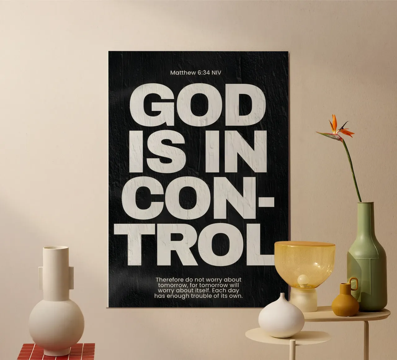 'God is in control poster con telaio in legno da Type & Tape