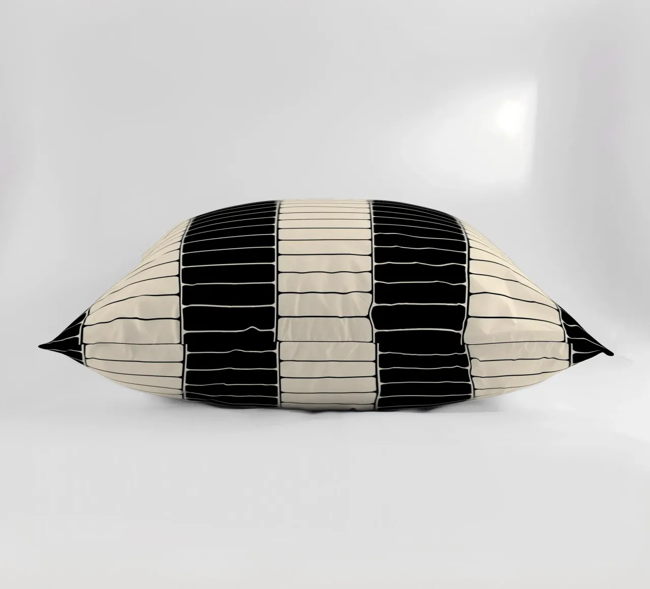 Black and white moody flow cuscino da TijanaArtStudio88