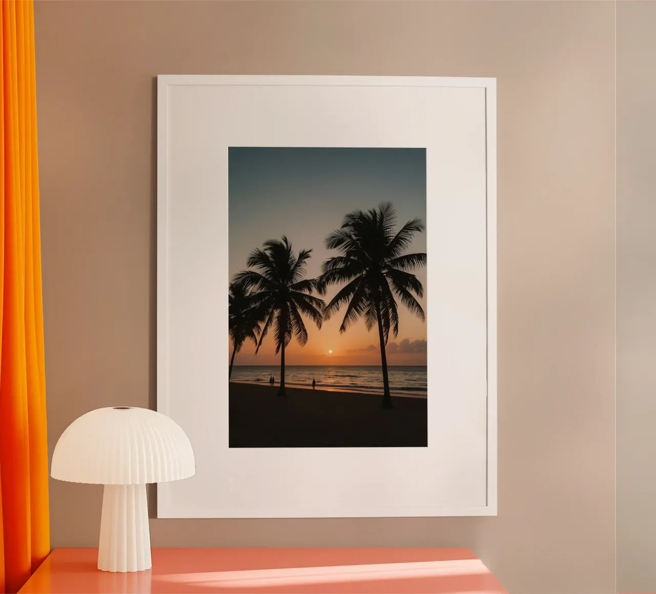 Palme sulla spiaggia al tramonto poster da DesignDoodle