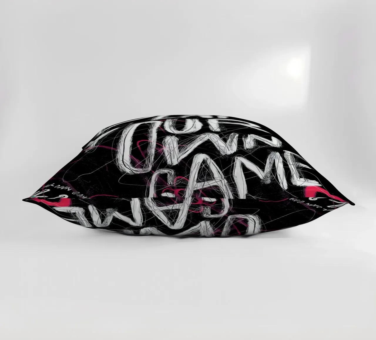 PLAY YOUR OWN GAME cuscino da Type & Tape
